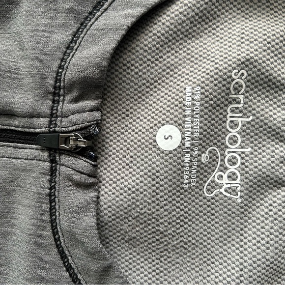 Scrub set bundle - Picture 3 of 11